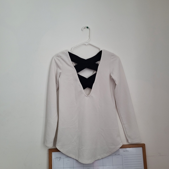 Dynamite Crisscross Open-Back Long Sleeve Top – White – XS - Picture 2 of 5